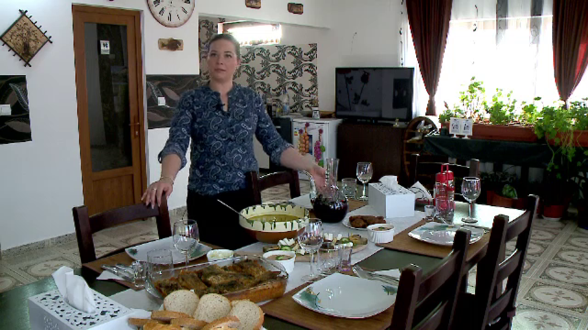 Locul din Deltă unde turiștii sunt așteptați cu știucă uscată și crap pe varză