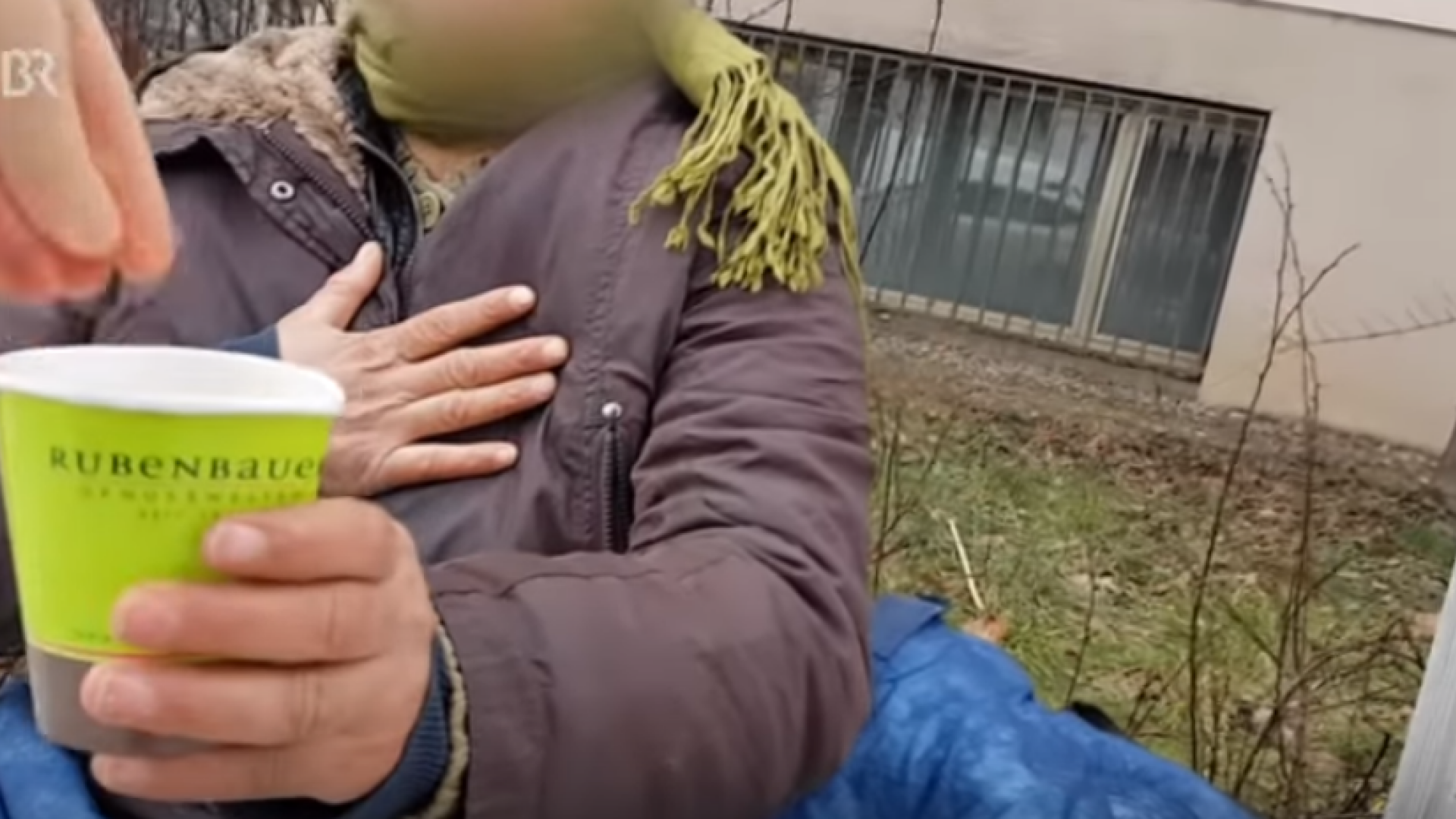 Germanii, exasperați de cerșetorii români care fac naveta la Munchen. Povestea Narcisei