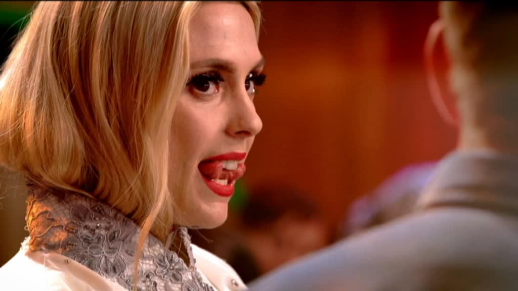 O concurentă ”Românii au talent” a înghițit o sabie. ”Doctorii nu-și explică. E un mister“