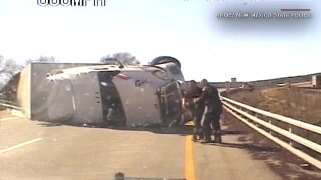 Urmărire cu aproape 200 de km la oră în SUA. Un suspect fuge de poliție pe contrasens