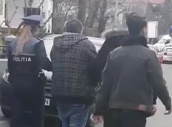 Un bărbat a fost reținut în București după ce s-ar fi masturbat în fața unei tinere