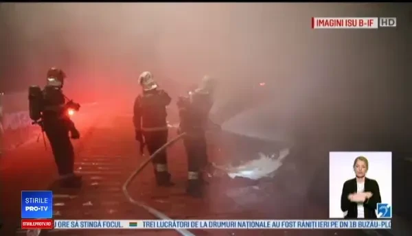 Panică în Capitală: Hală cuprinsă de flăcări, apeluri disperate la 112