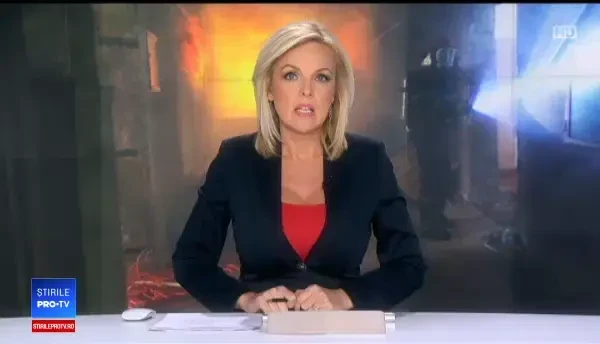 O clădire în care locuiesc 8 familii, cuprinsă de incendiu, la Iași. Imagini din dronă