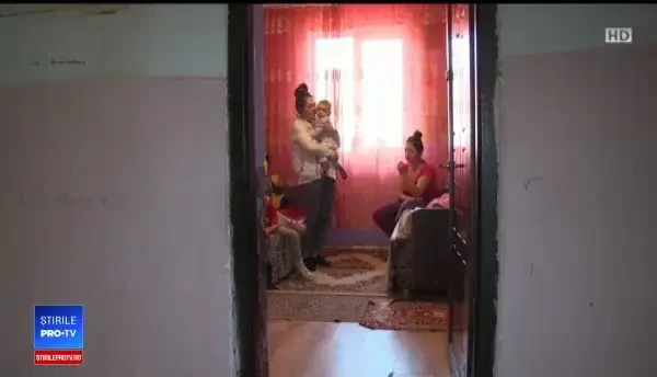 Cum trăiește o familie cu 7 copii într-o locuință de 12 mp. Povestea Rebecăi