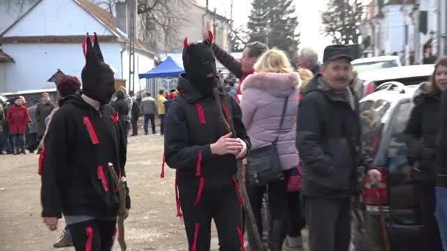 Un obicei vechi de sute de ani adună într-un sat din Alba turiști din toată țara