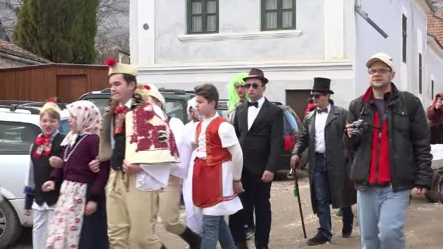 &icirc;nmorm&acirc;ntarea Fărşangului