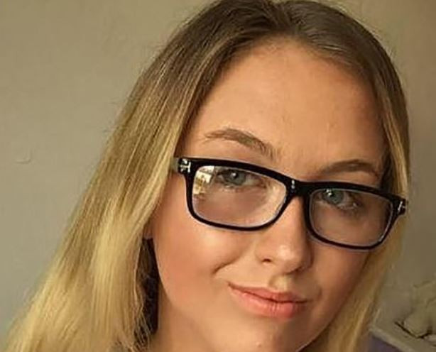 Tânără înjunghiată mortal de bărbați cu cagule, chiar în fața iubitului ei