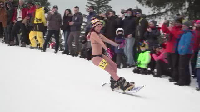 Miss Bikini pe pârtia din Păltiniș. Premiul obținut de câștigătoarea în vârstă de 23 de ani