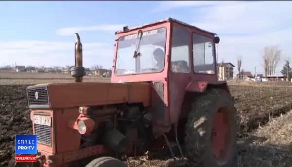 Elevi puși să facă practică pe tractoare din 1960. Ce pățesc când vor să se angajeze