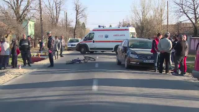 O șoferiță începătoare a lovit în plin o biciclistă, în Dâmbovița. Ce explicație a dat