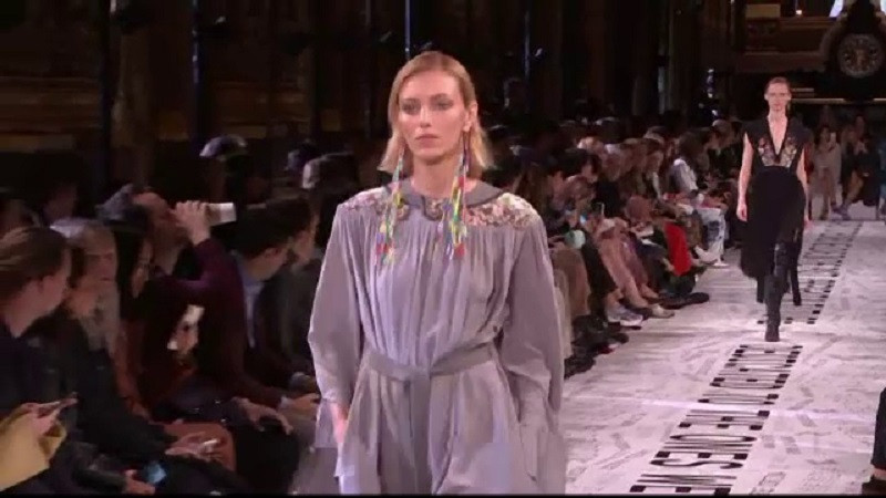 Stella McCartney, vedeta zilei la Săptămâna modei de la Paris. Cine a stat în tribune
