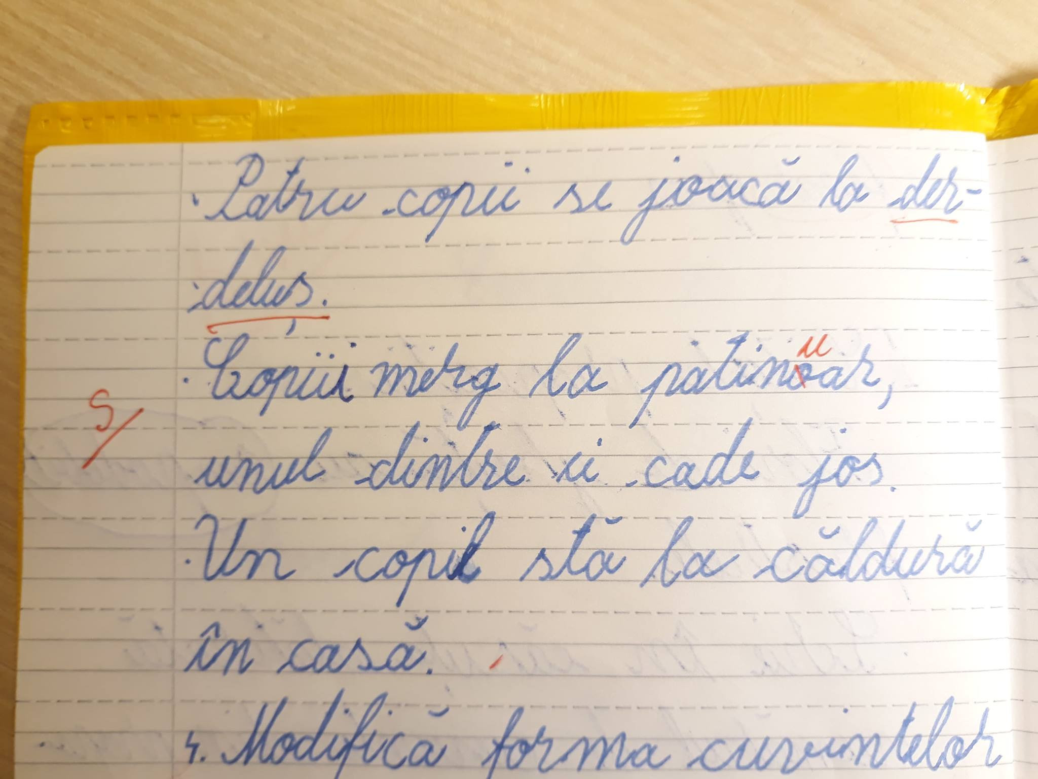 Elev de clasa a II-a din Iași, corectat greșit pe caiet. ”Ce să-i răspund, domnule învățător?”