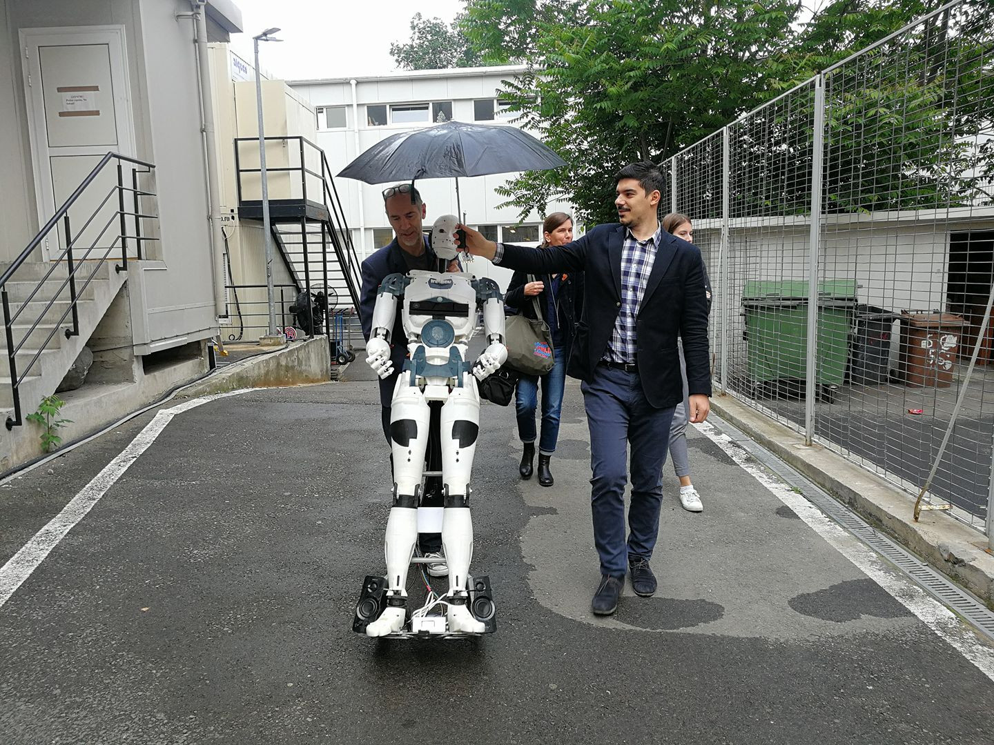 iLikeIT. Robotizarea muncilor repetitive lasă oamenii fără locuri de muncă. Ce se poate face