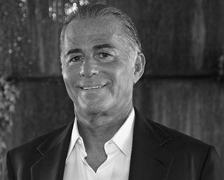 Unul dintre cei mai bogați oameni a murit în timpul operației de mărire a organului sexual