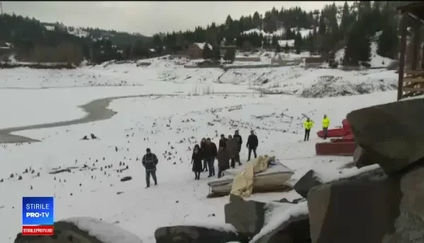 Poluarea de la Colibița. Inspectorii, învinși de noroi și porțile închise