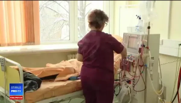 Tânără cu insuficiență renală, salvată de propria mamă. Femeia i-a donat un rinichi