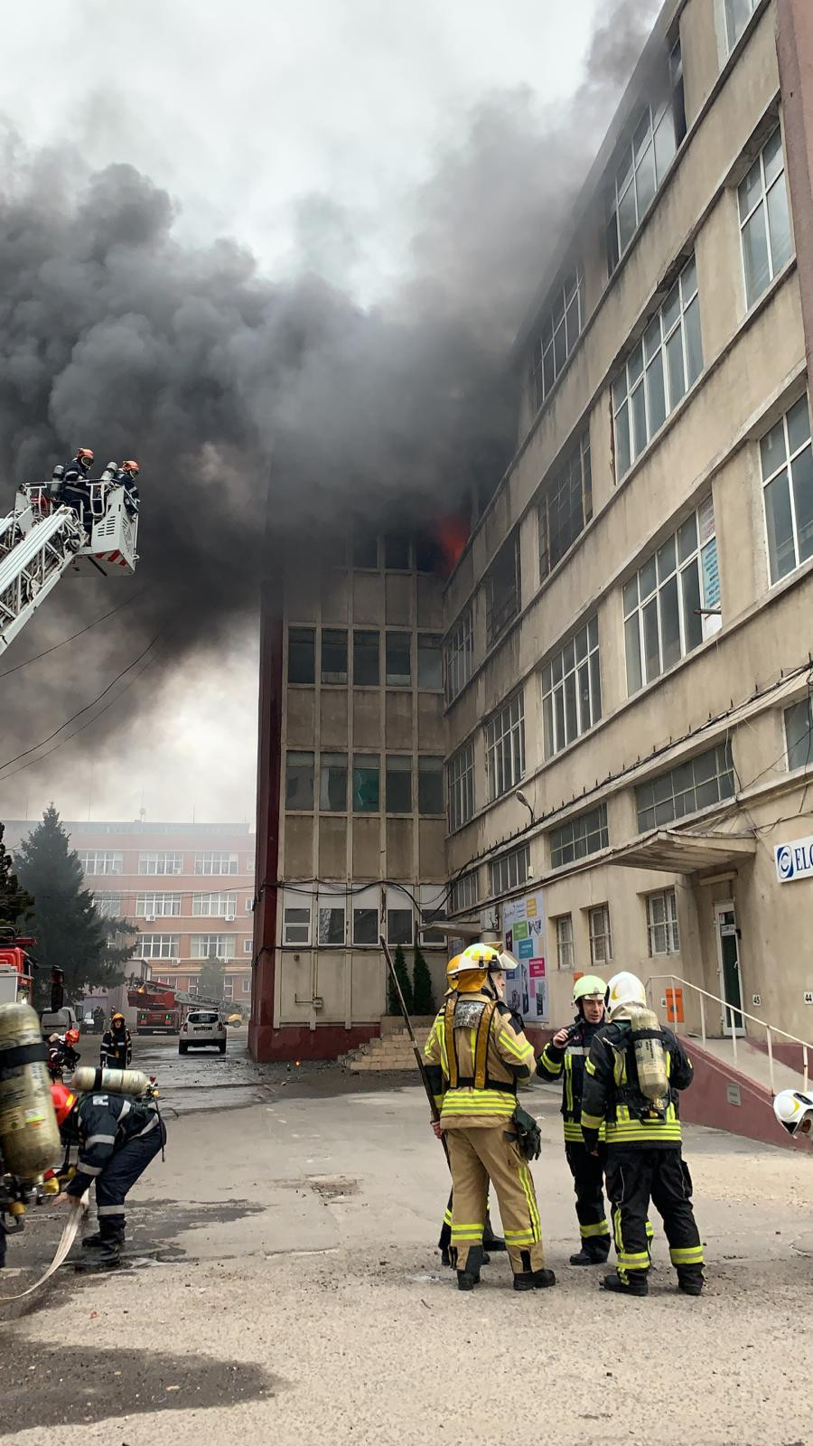 Incendiu la un depozit din sectorul 2 din București. Sistemul RO-Alert, activat