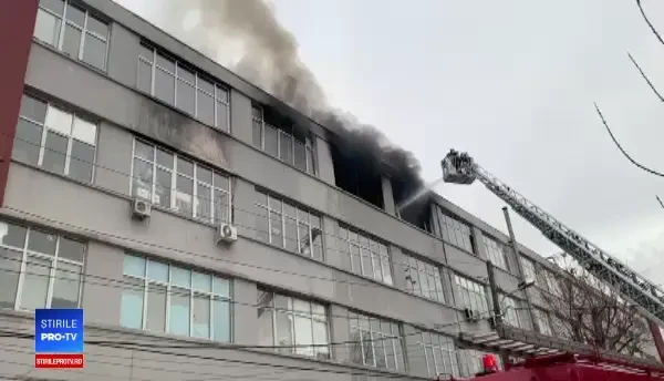 Incendiu la un depozit de polistiren, în sectorul 2 din București. VIDEO