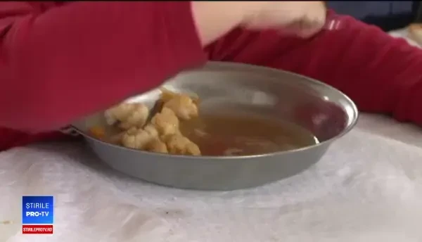 Educatoarea care umilea copii, mutată la altă grupă. "Le era aşa teamă că făceau pe ei"