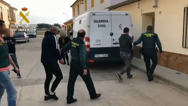 Interlopii români au îngrozit Spania cu tehnici jihadiste. La ce foloseau "mama lui Satan"