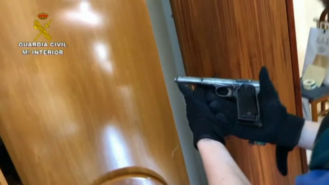 pistol interlopi romani