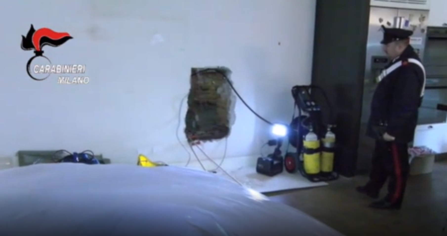 A plătit mafia siciliană să-i omoare fostul iubit. De ce a fost zidit de viu bărbatul