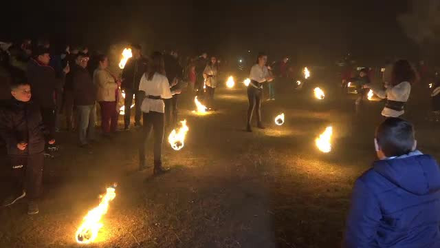 Lăsata Secului, tradiții și obiceiuri. Foc imens, aprins pentru alungarea spiritelor rele