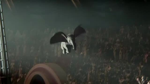 Dumbo se întoarce pe marile ecrane. Tim Burton, Danny DeVito și Michael Keaton fac echipă