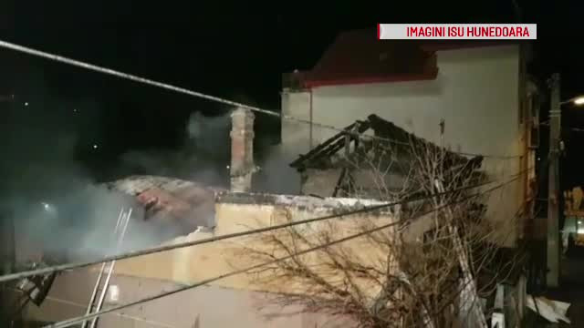 Incendiu în Deva. Pompierii au intervenit cu trei autospeciale