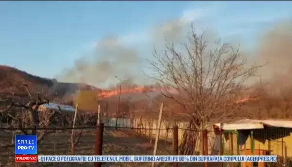 Accident în lanţ pe DN72, din cauza unui foc aprins pe câmp. Doi oameni au fost răniţi