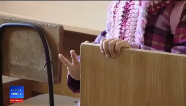 Explicațiile mamei acuzată că și-a abandonat pe câmp copii de 4 și 6 ani