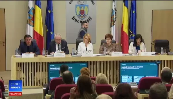 Firea promite 8 pasarele de sticlă, cu lifturi în Capitală. Cum vor arăta