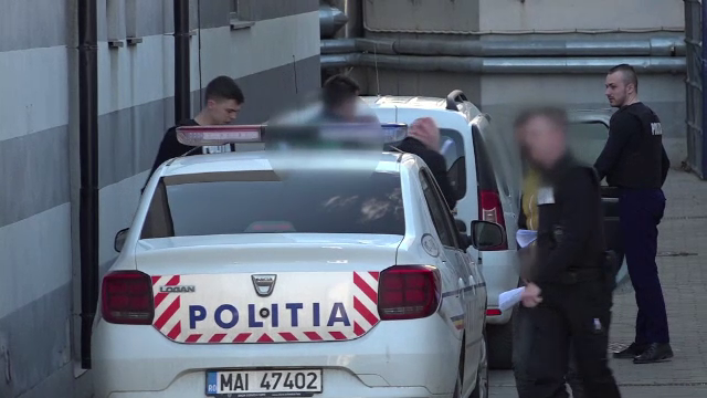 Tinerii reţinuţi după ce au violat o femeie în Vaslui dau vina pe victima. Ce spun că a făcut