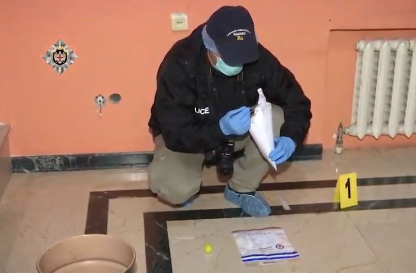 Momentul în care doi bărbați sunt prinși în timp ce vând uraniu radioactiv de 3 milioane $