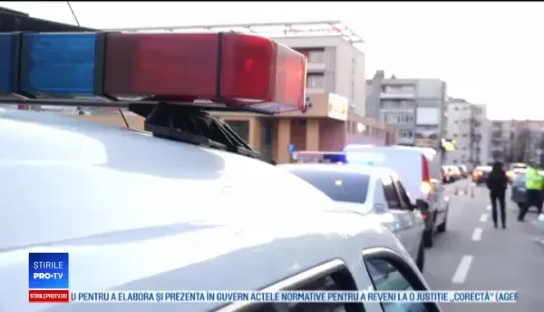 Bătrână lovită de maşină când traversa neregulamentar. Reacţia şoferului