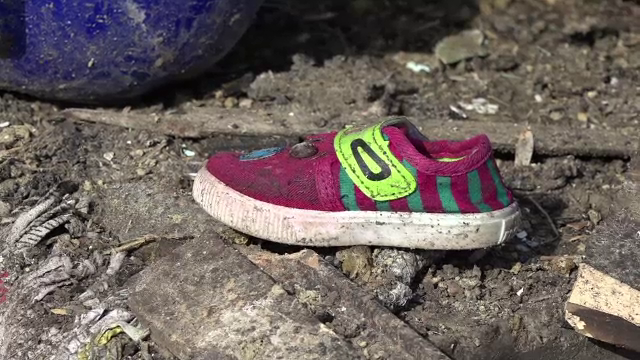 Copil în stare gravă la spital, în urma unui incendiu. Mama a intrat prin foc pentru a-l salva