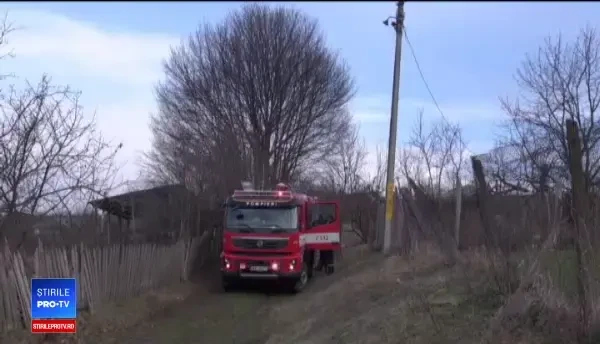 O bătrână a ars de vie în casă, în Bacău. "Moşu' a sărit, dar uite că ea nu"