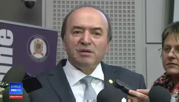 Întrebarea care l-a făcut pe Tudorel Toader să izbucnească în râs. VIDEO