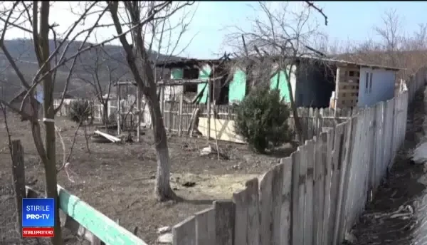 Copil în stare gravă la spital, în urma unui incendiu. Mama a intrat prin foc pentru a-l salva