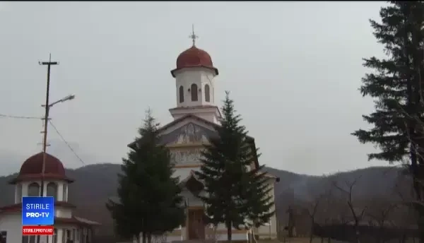 Accident nefericit la o biserică din Gorj, veche de 100 de ani. Un bărbat a ajuns la spital