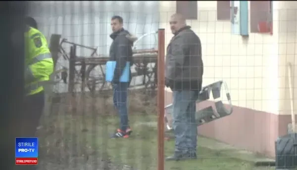 Crima cu drujba din Timiș. Operatorul 112 le-ar fi zis victimelor că poate taie un vecin lemne