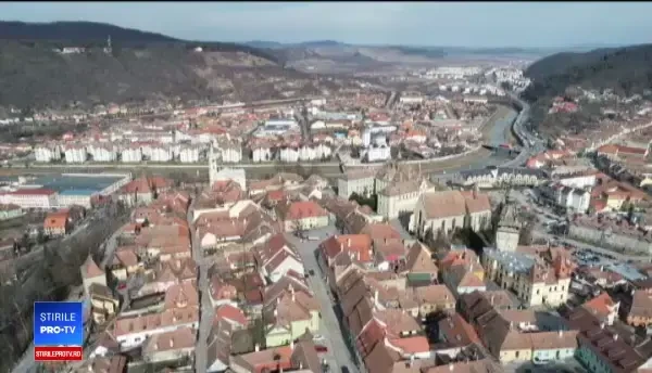 etatea Sighișoarei este în prag de prăbușire. Zidurile au fost „asigurate” cu scânduri