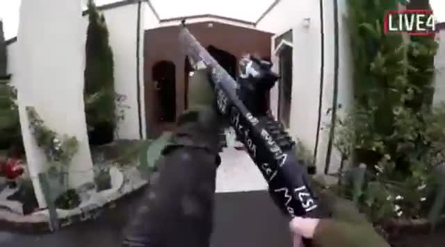 Atacul din Noua Zeelandă. Ce nume de domnitor român îşi scrisese teroristul pe armă