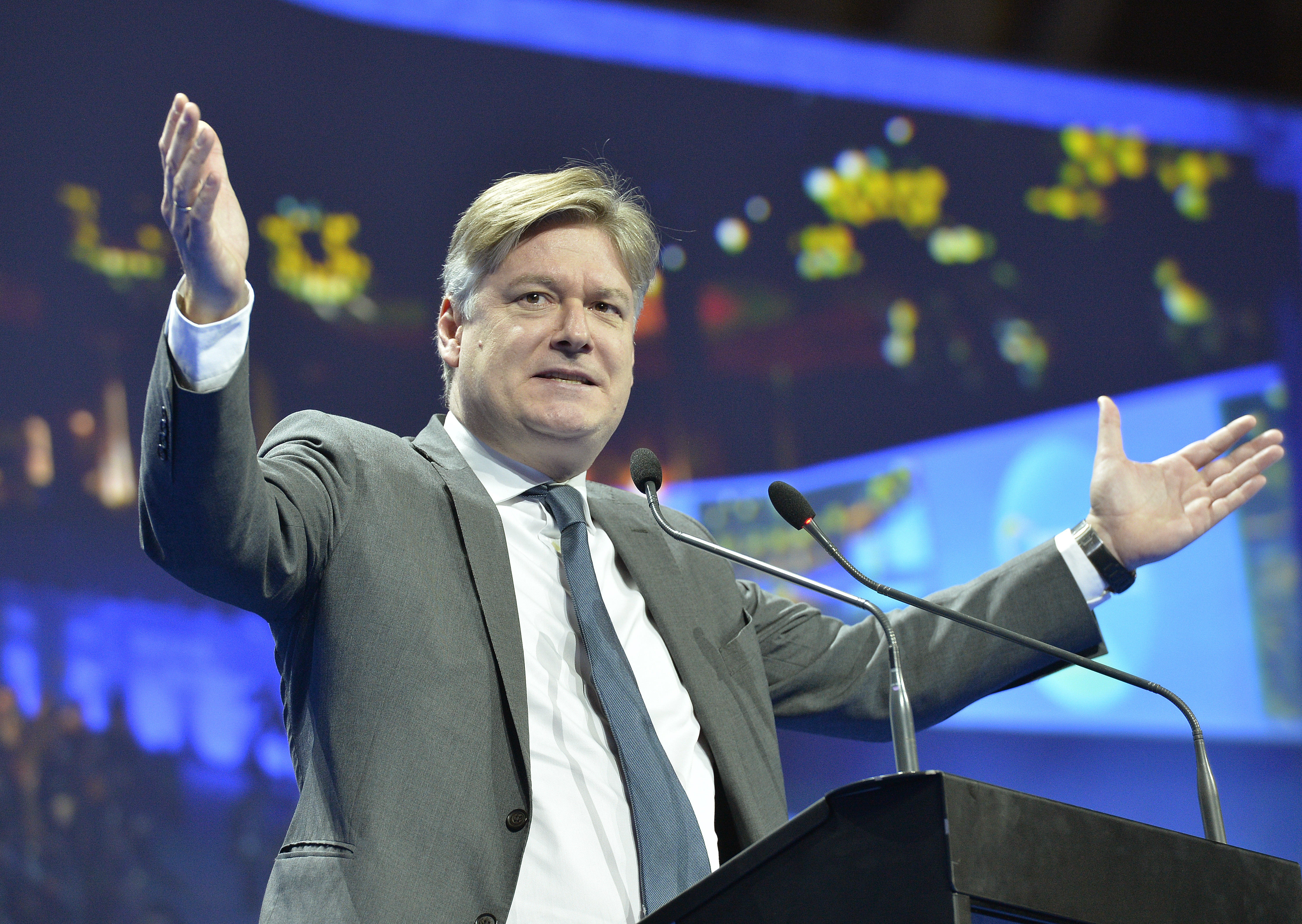 Secretarul general al PPE: România a făcut faţă turcilor, nu poate să cadă în capcană