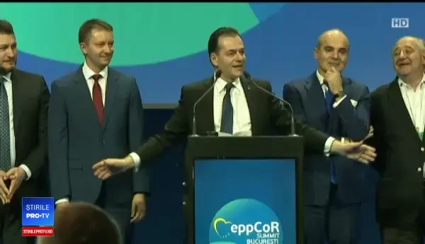 Replici acide între Iohannis și Dragnea: "Să nu se mai înece când vorbeşte despre România”