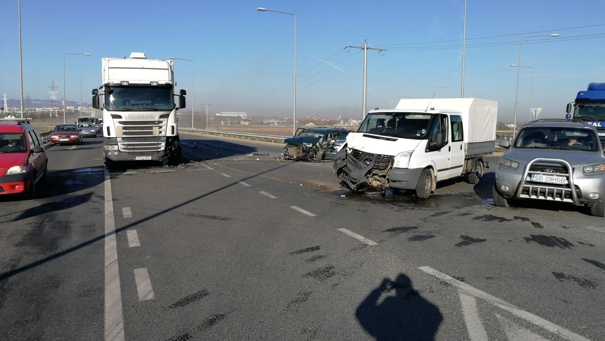 Accident grav în Sibiu. Victima a fost târâtă câţiva metri de un TIR, detaliile sunt şocante