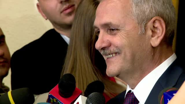 Dragnea, ironizat de actori de comedie, în timpul piesei ”Mult zgomot pentru ... nimic”