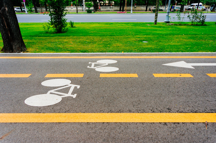 Pistele de biciclete devin obligatorii pe toate bulevardele reabilitate din București. Proiectul va fi gata în zece ani
