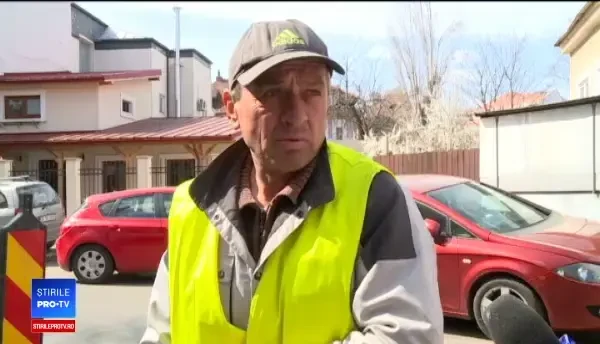 Orașele României împânzite de cabluri. Reacția turiștilor când văd stâlpii încărcați