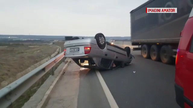 Şoferiţă din Argeş, la spital după ce a provocat un accident. Ce făcea în timp ce era la volan